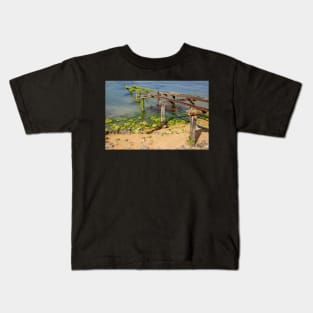 Moeraki jetty. Kids T-Shirt